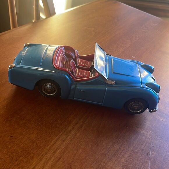 Vintage Triumph TR3 T.R.3. Tin Litho Car made in Japan by Bandai - Picture 1 of 13